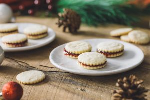 ALMOND SANDWICH COOKIES WITH CRANBERRY JAM